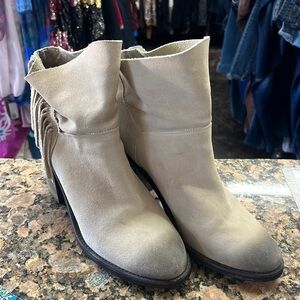 MTNG Hayden Fringe Ankle Boots Sand Suede Leather Block Heel Size 9.5